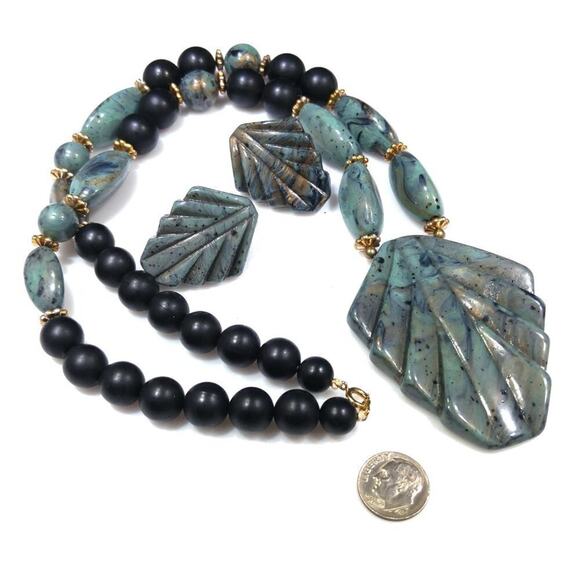 Vintage Green Black Lucite Pendant Necklace and Post Earrings Jewelry Set 70s - Picture 2 of 6